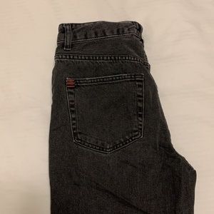 BDG URBAN OUTFITTER MOM JEANS